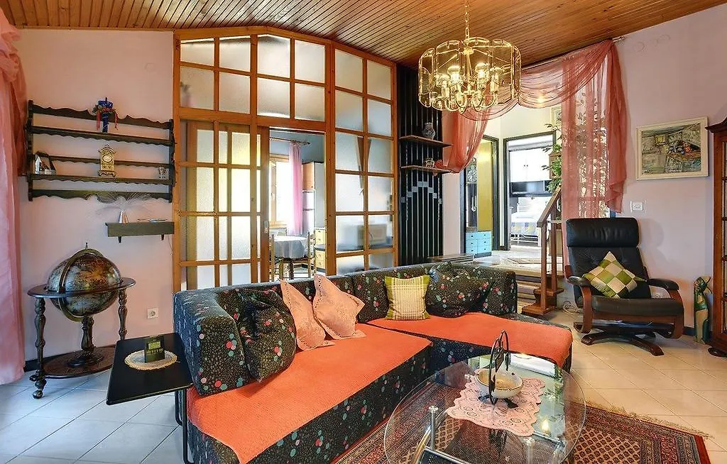 Holiday Home Silvana PUY 0*,  Croácia